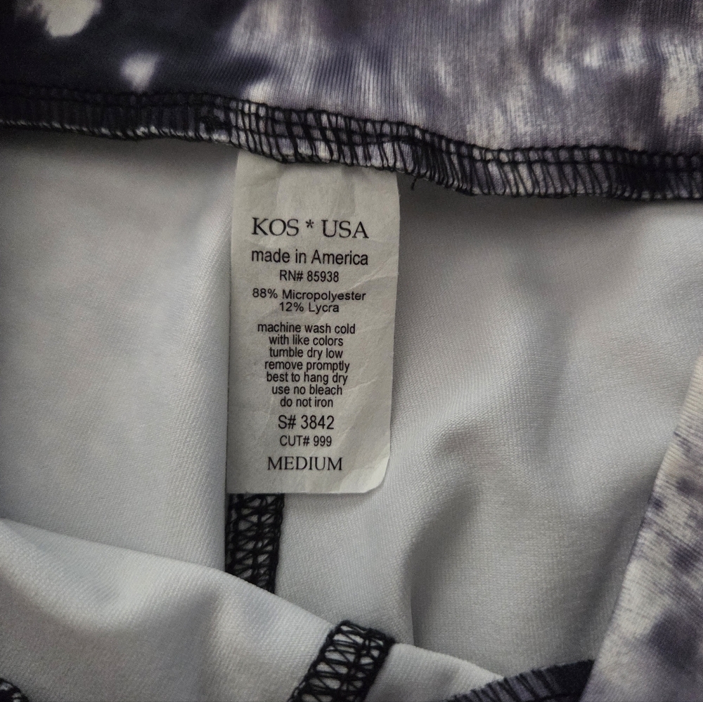 KOS*USA Black and White Crop Leggings Size Medium NWT - Picture 2 of 6